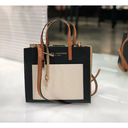 Sac Marc Jacobs Mini Grind tote couleur noir et blanc assorti MJ petit sac carré